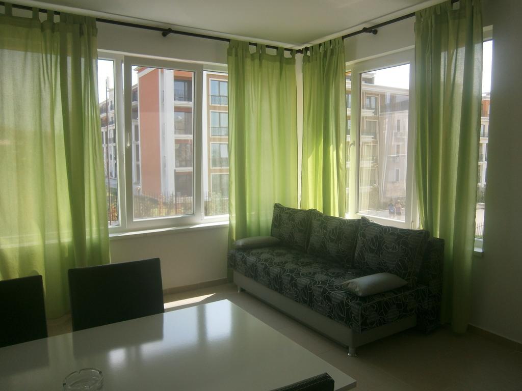Anna Marina Apartments Święty Włas Zewnętrze zdjęcie