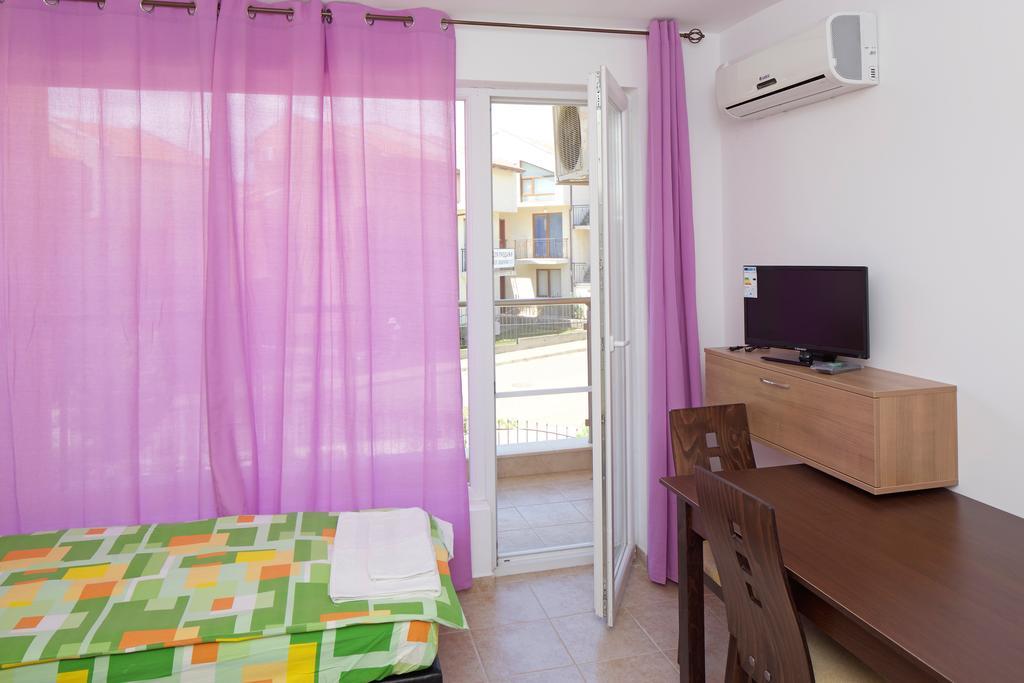 Anna Marina Apartments Święty Włas Zewnętrze zdjęcie