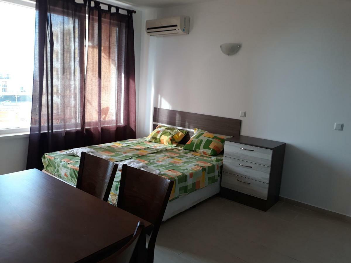 Anna Marina Apartments Święty Włas Zewnętrze zdjęcie