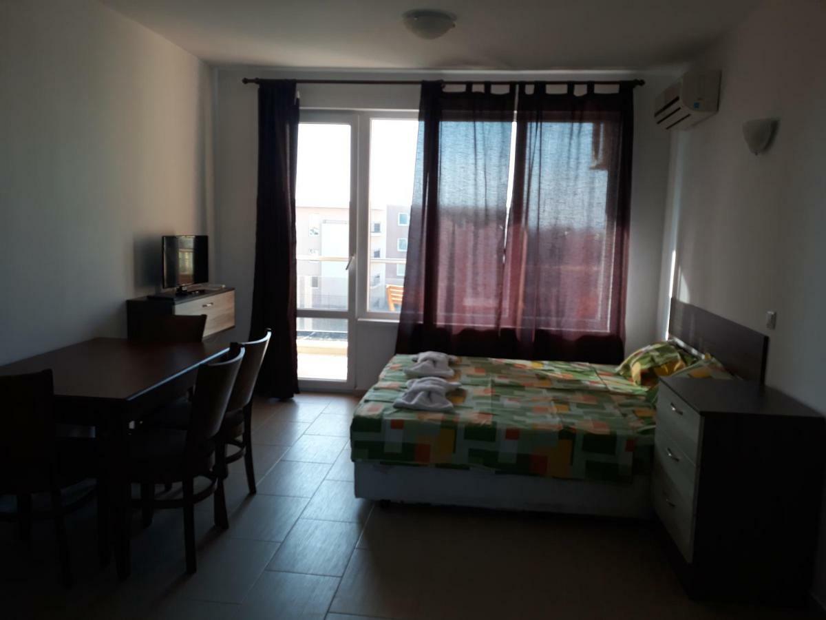 Anna Marina Apartments Święty Włas Zewnętrze zdjęcie